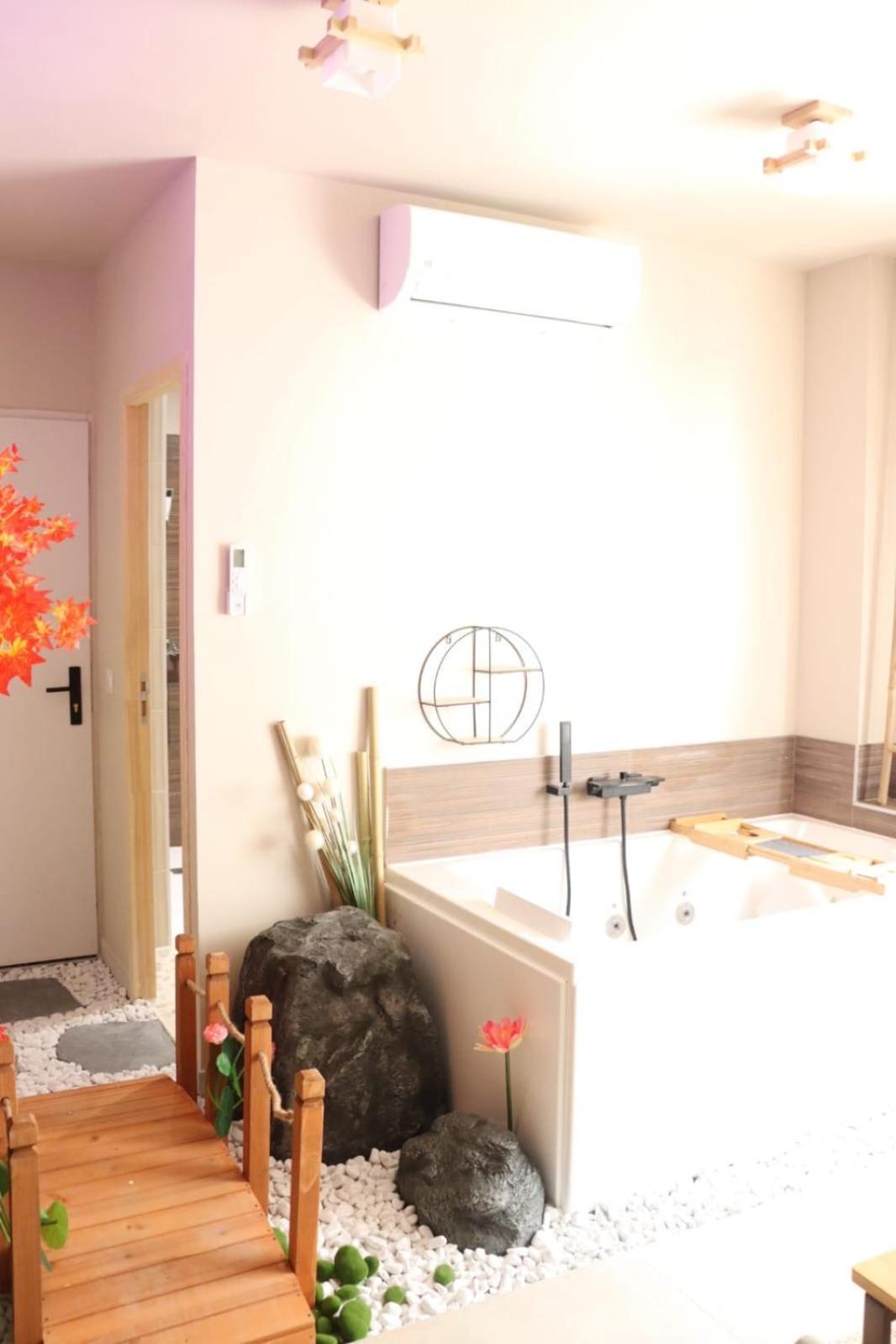 Loveroom Japon Avec Balneotherapie Toulon Exterior foto